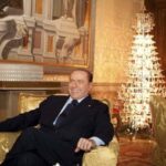 Anche al Cavalier Berlusconi piace l'albero in cristallo